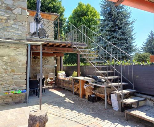 a patio with a staircase in a house at La Casetta di Noah in Pratovecchio
