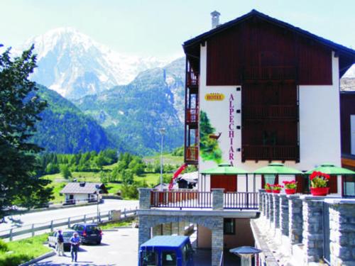 Nespecifikovaný výhled na hory nebo výhled na hory při pohledu z hotelu
