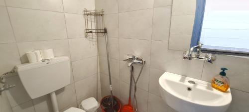 Ένα μπάνιο στο Veranda Rooms to Let