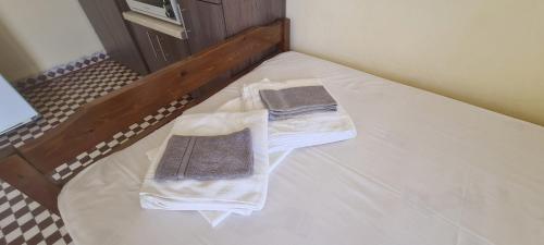 Ένα ή περισσότερα κρεβάτια σε δωμάτιο στο Veranda Rooms to Let