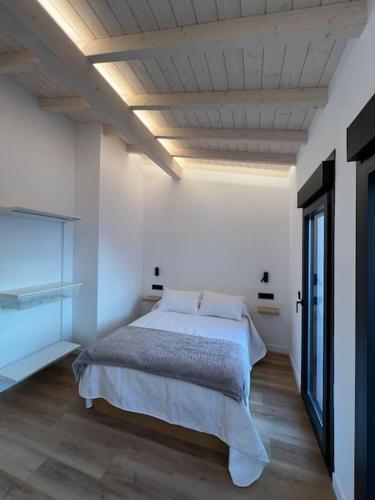 a bedroom with a bed in a white room at Carud Nº15 in Monforte de Lemos
