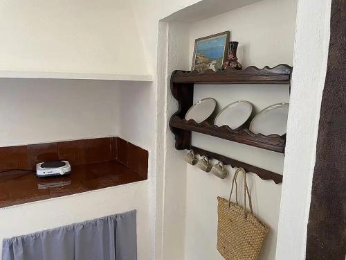 La salle de bains est pourvue d'un lavabo. dans l'établissement Alyki Heritage Hotel - Αλυκή Τουριστικές Επιχειρήσεις ΙΚΕ, à Alykí