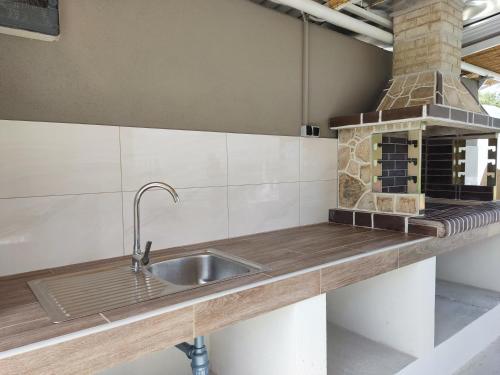 Dapur atau dapur kecil di Villa Alexandra