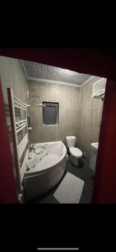 a bathroom with a bath tub and a toilet at ENJOY HOUSE BOUTİQE OTEL in Ankara