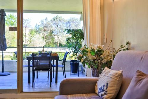 2 pièces, piscine et parking centre de St Tropez