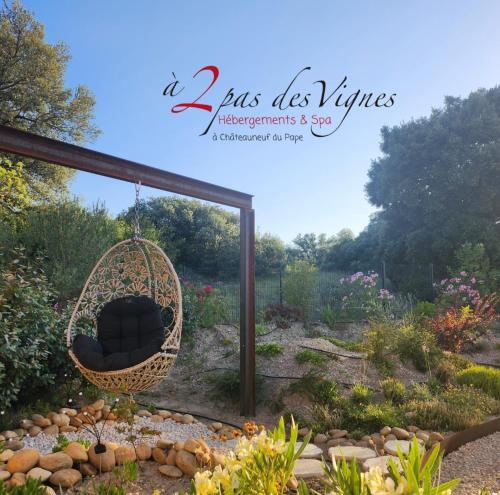 Κήπος έξω από το Les Maisons et le Spa de à 2 pas des vignes à Châteauneuf du Pape