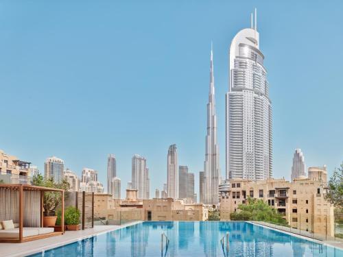Bazén v ubytování The Dubai EDITION nebo v jeho okolí