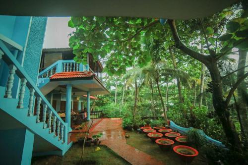 Taman di luar Varkala Marine Palace