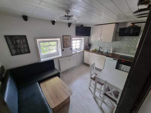 Кухня или мини-кухня в Ferienwohnung/Monteurwohnung im Herzen von Ahnatal
