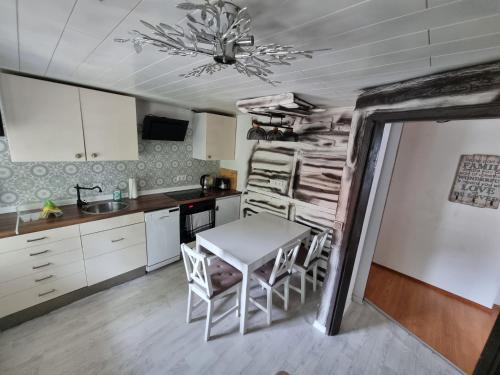 Кухня или мини-кухня в Ferienwohnung/Monteurwohnung im Herzen von Ahnatal
