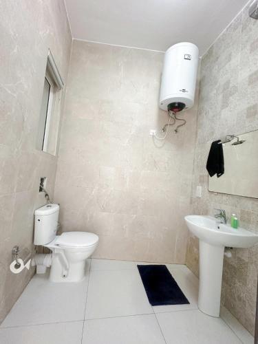 Ένα μπάνιο στο Lovely room next to st Julians
