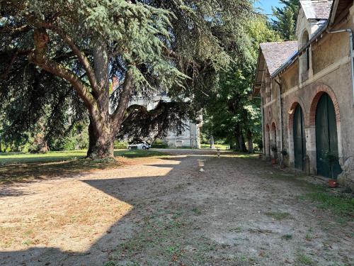 Taman di luar Gite de St Venant