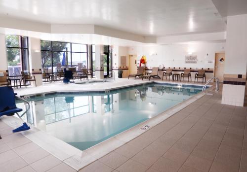 Πισίνα στο ή κοντά στο SpringHill Suites Dulles Airport