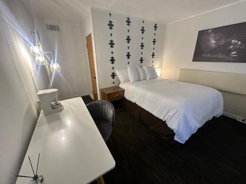 Postel nebo postele na pokoji v ubytování Grand Central Motel