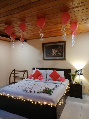 Postel nebo postele na pokoji v ubytování Maha Royal Hotel