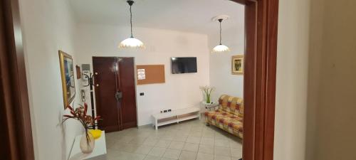a waiting room with a couch and two lights at Casa Vacanze Galatro in Sapri