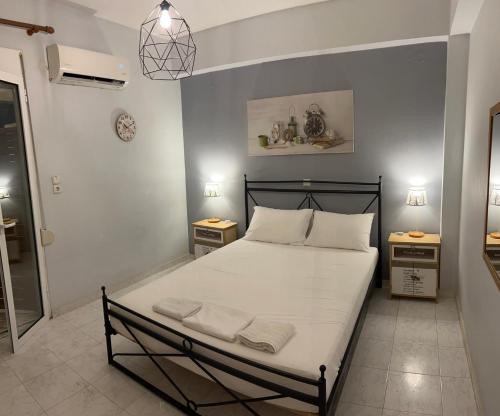 Katil atau katil-katil dalam bilik di Menelaos Apartments