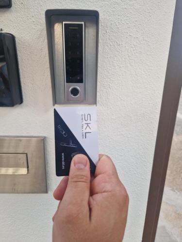 a person holding a card in front of a door at Hotel Bodegón de Peñíscola in Peñíscola