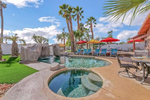 a swimming pool with a spa in a resort at Happy Hour in Bermuda Dunes