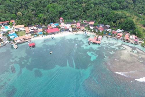 an aerial view of a beach with a boat in the water at Casa la Perfecta Isla Grande Frente al Mar in Colón