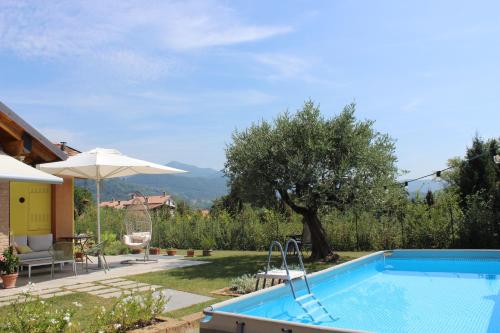 Bazén v ubytování Due Lune B&B nebo v jeho okolí