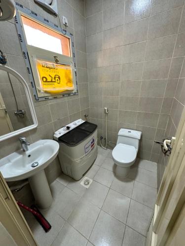 a small bathroom with a toilet and a sink at نجوم السعد 9 in Al Masfalah