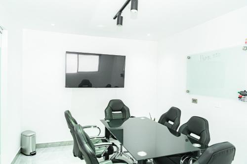 a conference room with a table and chairs at Home 333 Habitacion 331 in Escazu