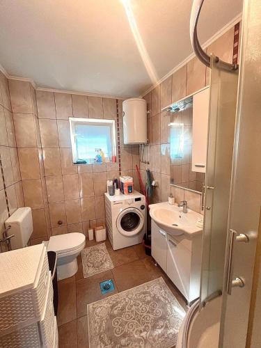 Ένα μπάνιο στο Guest House Milla