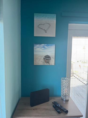 Φωτογραφία από το άλμπουμ του Beautiful 2 bedroom beach getaway σε Pevensey