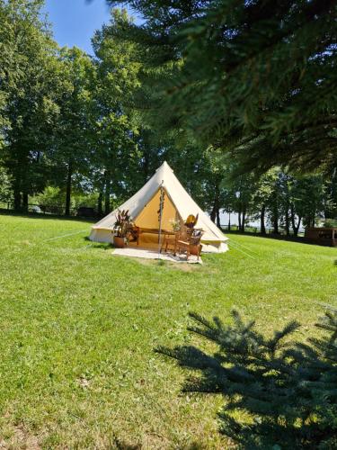 Zahrada ubytování Glamping za Zamkiem w Chęcinach