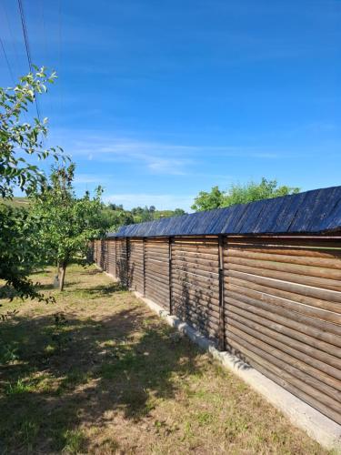 Φωτογραφία από το άλμπουμ του Cabana lemn rotund cu ciubar de închiriat Bucovina Chalet σε Valea Moldovei