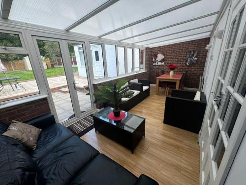 Χώρος καθιστικού στο Mordern Luxury Home or Private Rooms With Modern Comforts
