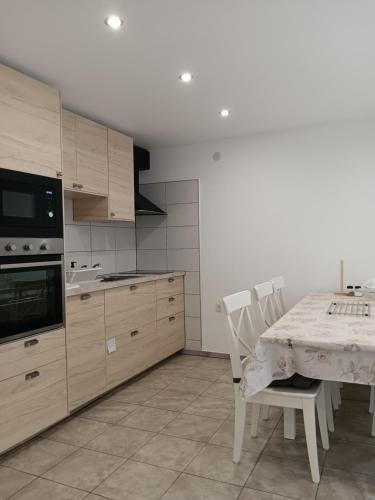 Nhà bếp/bếp nhỏ tại Apartments KiKa