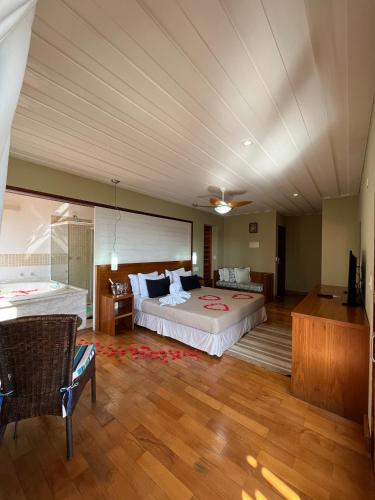 a large bedroom with a large bed in a room at Hotel Fita Azul in Ilhabela