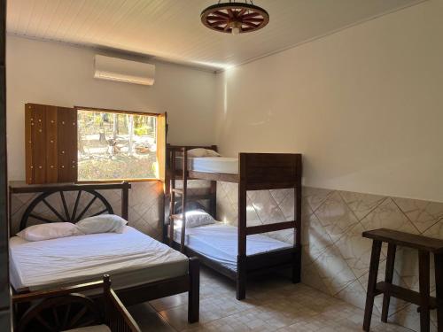 a room with two bunk beds and a window at Ninho de curiango in Índio