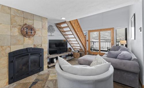 Et tv og/eller underholdning på Hot Tub, Great Mountain Views, 3 Bedroom Plus Loft