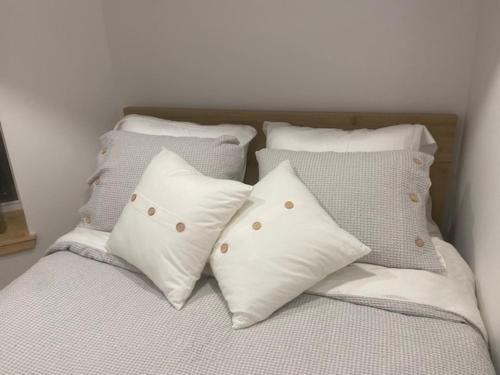 Gallery image of Lower level newly renovated studio apartment in central downtown location in Toronto