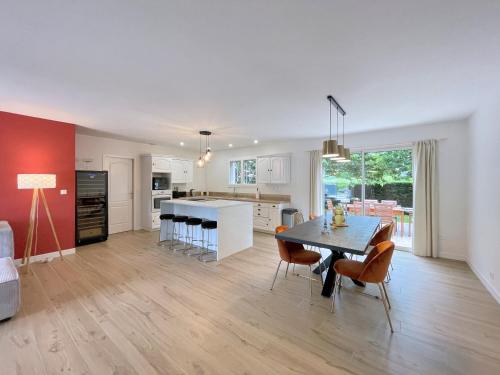 Photo de la galerie de l'établissement Maison de vacances charmante et reposante, à Hostens