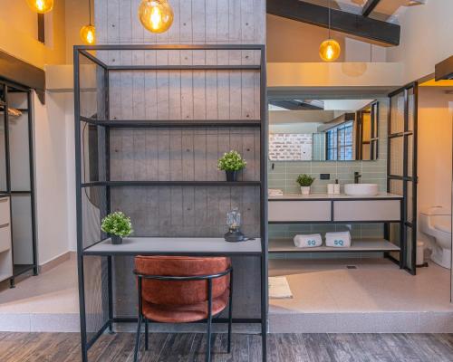 a room with a table and a chair at 5Q HOUSE Zona G in Bogotá