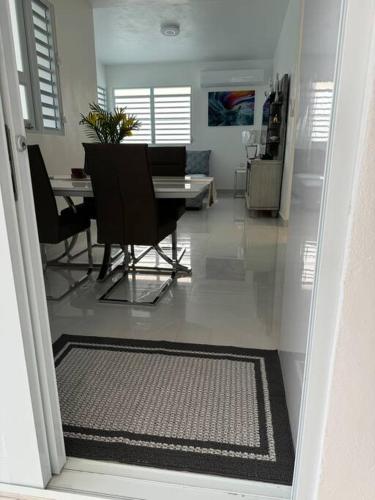 TV a/nebo společenská místnost v ubytování Casa Mi Luz Ilumina tu Estancia con Elegancia y Confort en San Juan