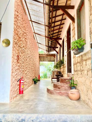 an empty hallway of a building with potted plants at Pousada Caminho do Vale Guiné in Mucugê
