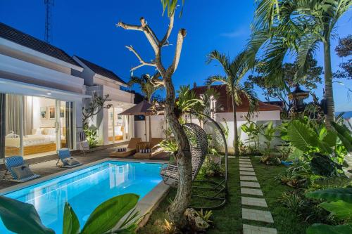 a swimming pool in the backyard of a villa at Alas Villa - 3 Bedrooms Private Pool Villa in Nusa Lembongan
