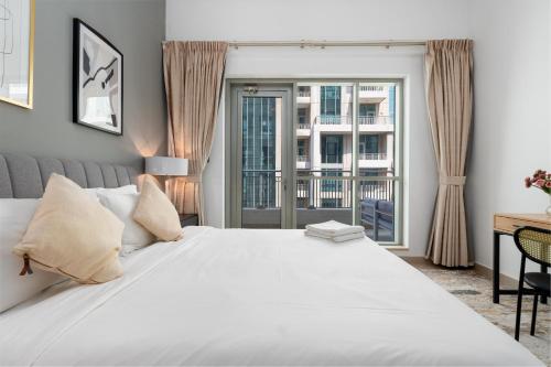 White Sage – Fountain View Stylish Apt With Spacious Terrace