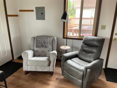 Χώρος καθιστικού στο Peaceful Acres Cabin 2 - Soldotna, AK