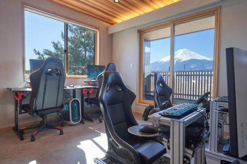 12 E-Sports Resort Club 2