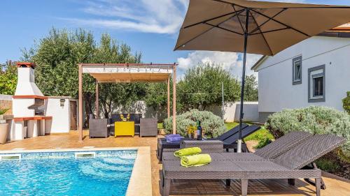 Holiday Home with pool near the beach, great location by WiiBuk