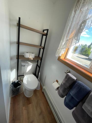 Ένα ή περισσότερα κρεβάτια σε δωμάτιο στο Peaceful Acres Cabin 2 - Soldotna, AK