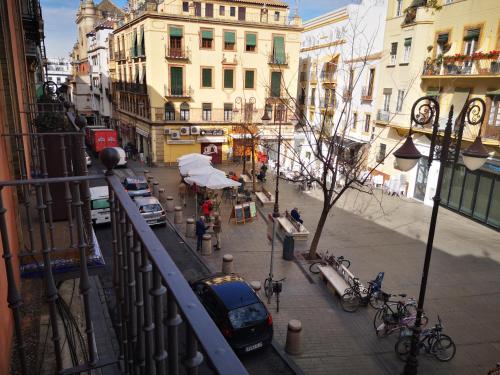 Charming Bright Apartment with Balconies on Cuesta del Rosario
