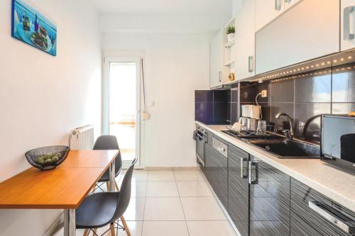 Filota Luxury Home - Free public parking