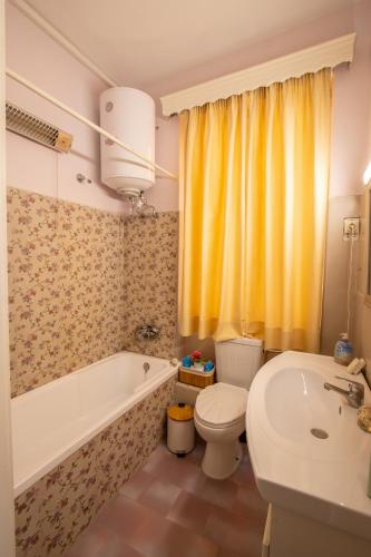 Eleni's Spacious Apartment with Balcony Corfu Old Town